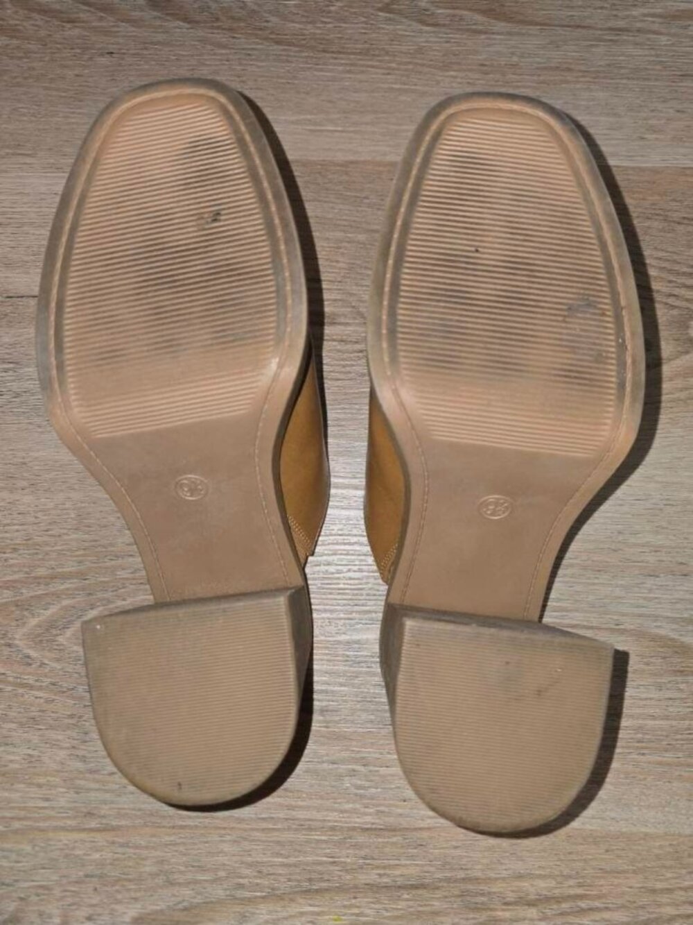 Universal Thread Platform Mule Heels - Picture 6 of 7